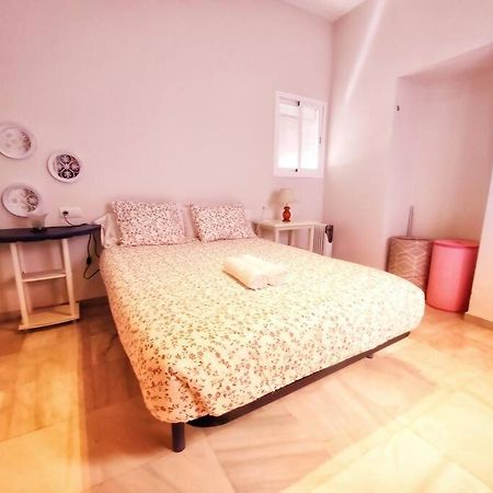 Enjoy Netflix Parking Segun Disponibilidad Apartment Sevilla Exterior foto