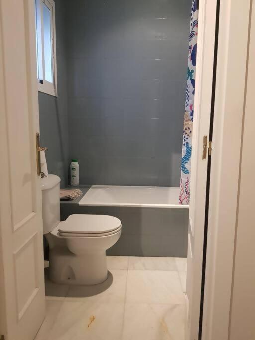 Enjoy Netflix Parking Segun Disponibilidad Apartment Sevilla Exterior foto