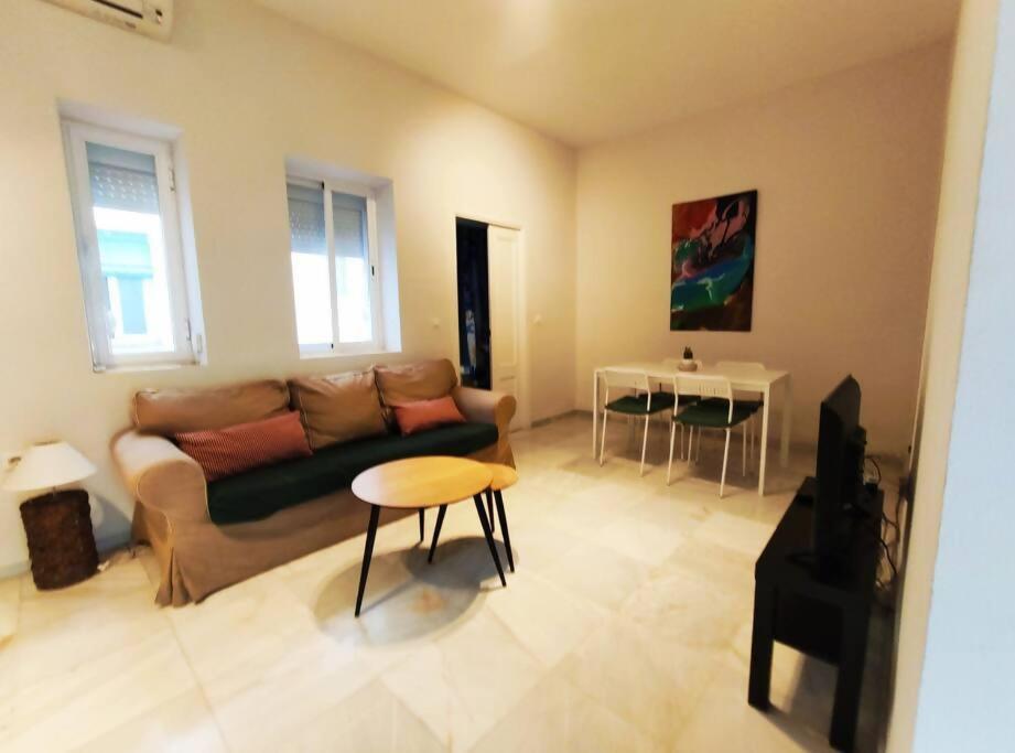 Enjoy Netflix Parking Segun Disponibilidad Apartment Sevilla Exterior foto