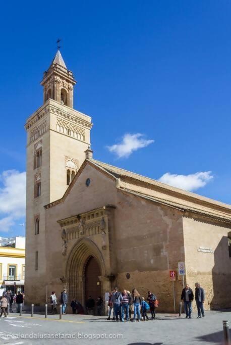 Enjoy Netflix Parking Segun Disponibilidad Apartment Sevilla Exterior foto